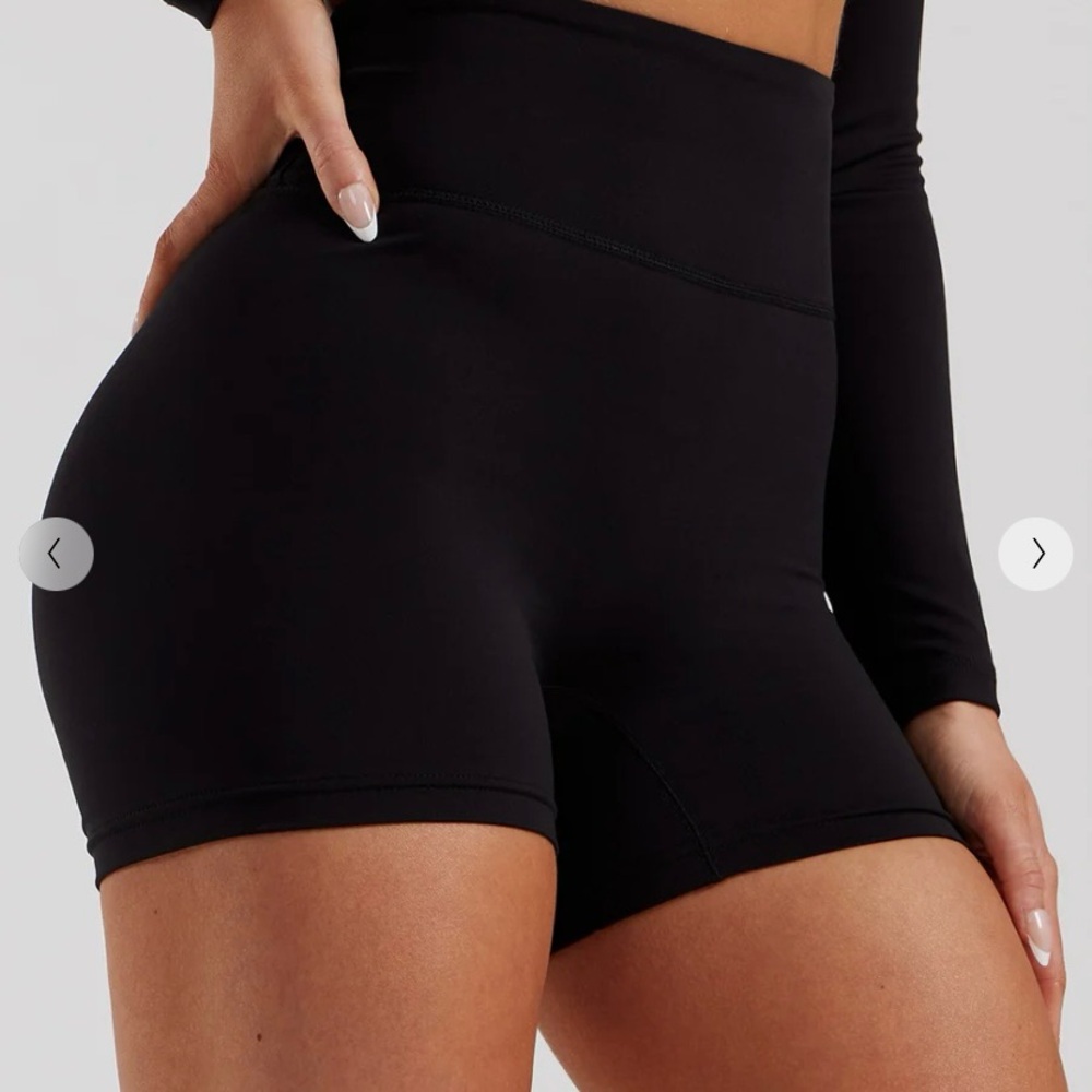 WOMEN'S BEST Essential Shorts. Black. Size Medium